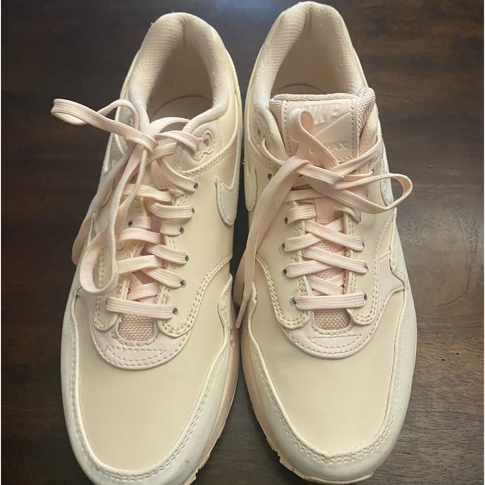Nike Air Womens Size 7.5 like new Pale Pink
